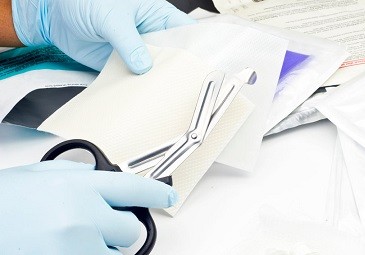 Hidrokolloid kötszerek. Hogyan kell alkalmazni? Milyen gyakran kell cserélni?